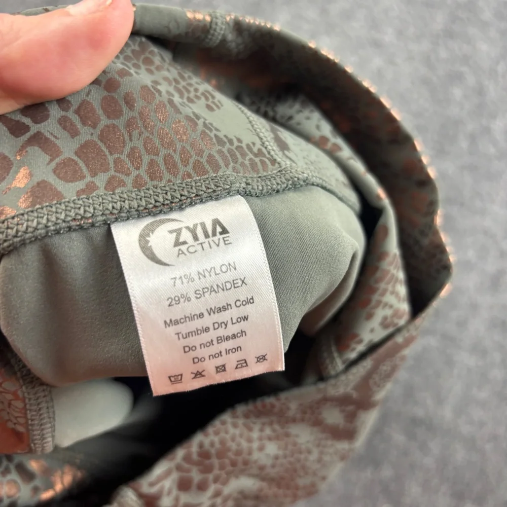 ZYIA Women’s Grey/metallic copper Snake print Athletic leggings size: 6-8 - Picture 4 of 7